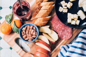Discover how to make a delicious charcuterie and cheese board this summer!